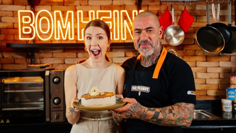 Receita de Cheesecake com Dr. Peanut Bombom Italiano e Alfajor de Leite em Pó com Dani e Fogaça