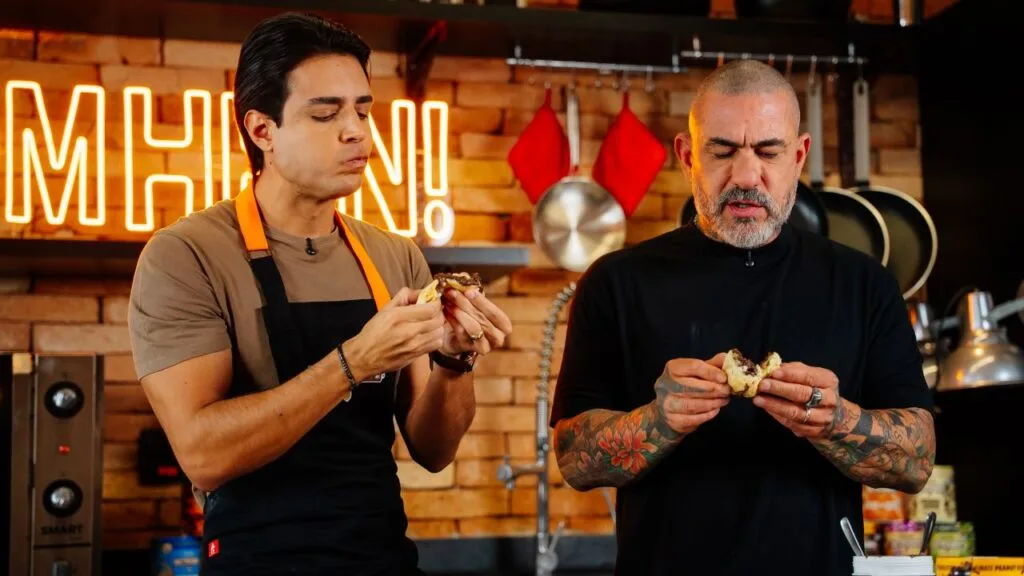 marco tulio e fogaça fazendo pão de queijo com dr. peanut