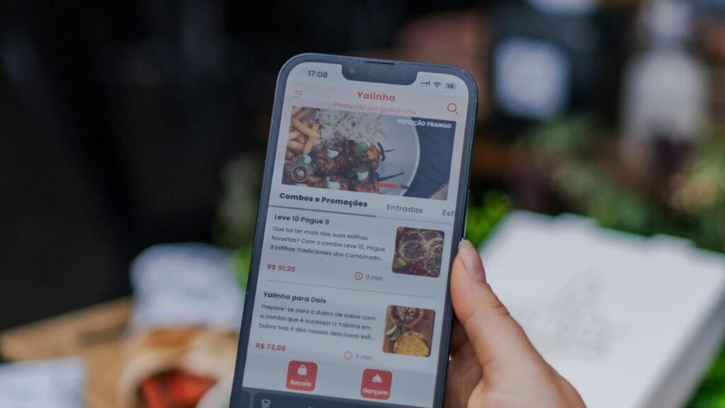 celular com aplicativo de delivery aberto 
